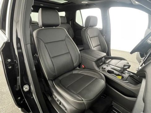 Used 2023 Chevrolet Traverse Premier image 50