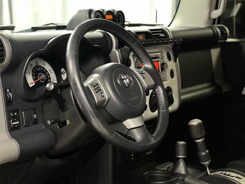 Used 2014 Toyota FJ Cruiser 4WD image 16