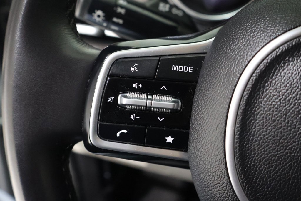 Used 2023 Kia Carnival EX FWD image 22