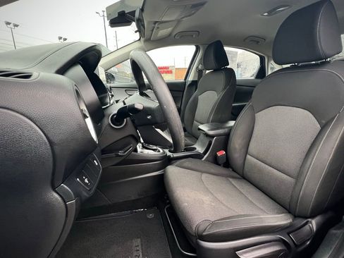 Used 2022 Kia Forte LXS image 17