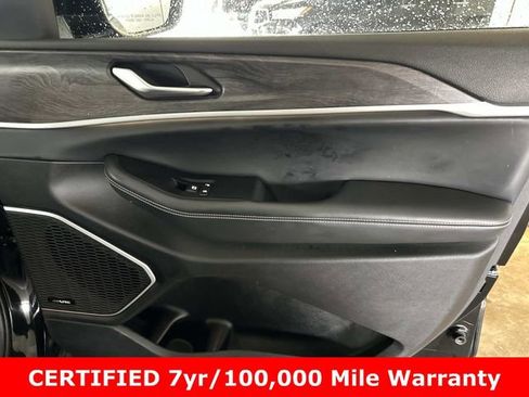 Used 2022 Jeep Grand Cherokee Limited w/ Luxury Tech Group II image 8