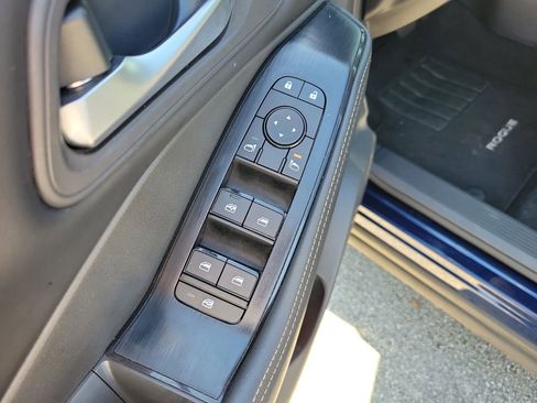 Used 2025 Nissan Rogue SV image 14