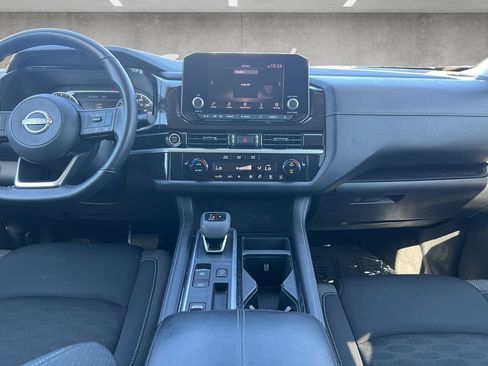 Used 2024 Nissan Pathfinder SV FWD image 3