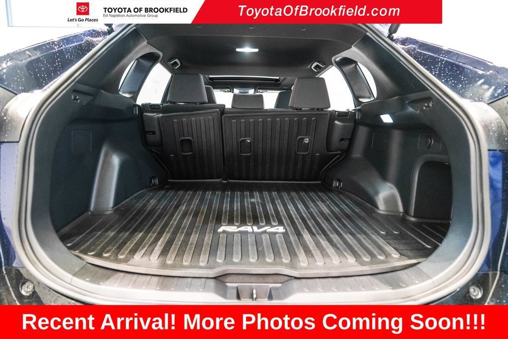 Used 2024 Toyota RAV4 SE w/ Weather & Moonroof Package AWD/4WD image 33