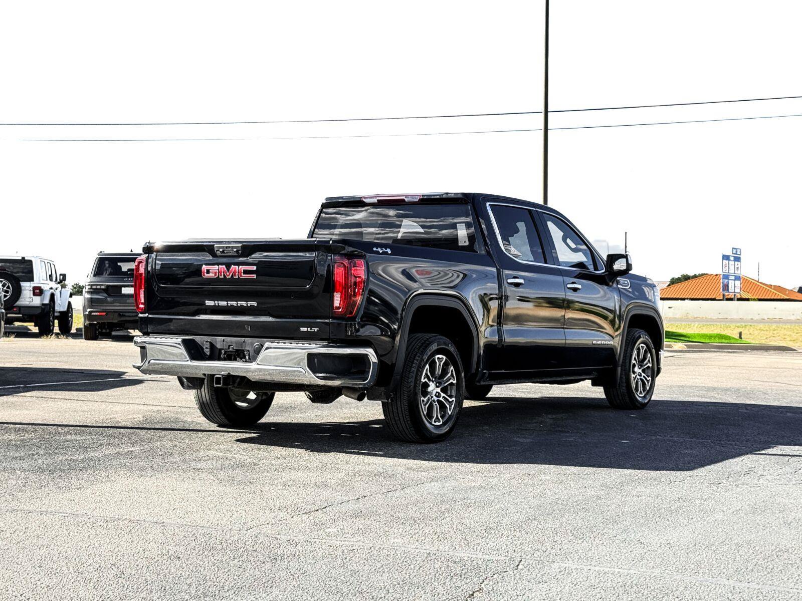 Used 2025 GMC Sierra 1500 SLT AWD/4WD image 9