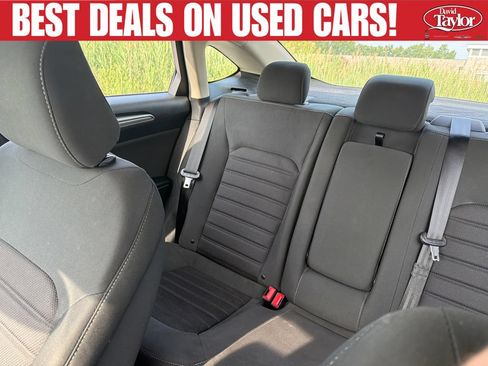 Used 2020 Ford Fusion SE FWD image 15