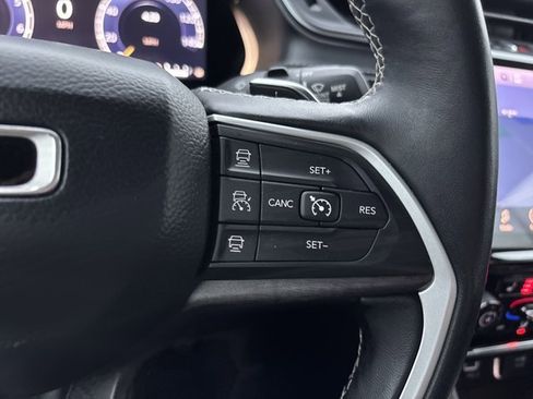 Used 2022 Jeep Grand Cherokee Limited image 27