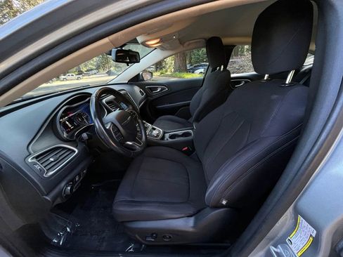 Used 2015 Chrysler 200 Limited w/ Convenience Group image 6