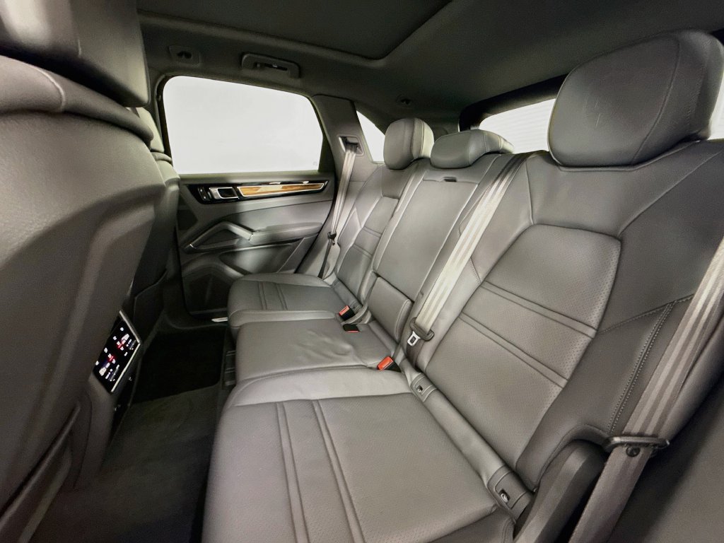 Certified 2023 Porsche Cayenne AWD/4WD image 22
