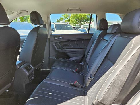 Used 2024 Volkswagen Tiguan SE image 13