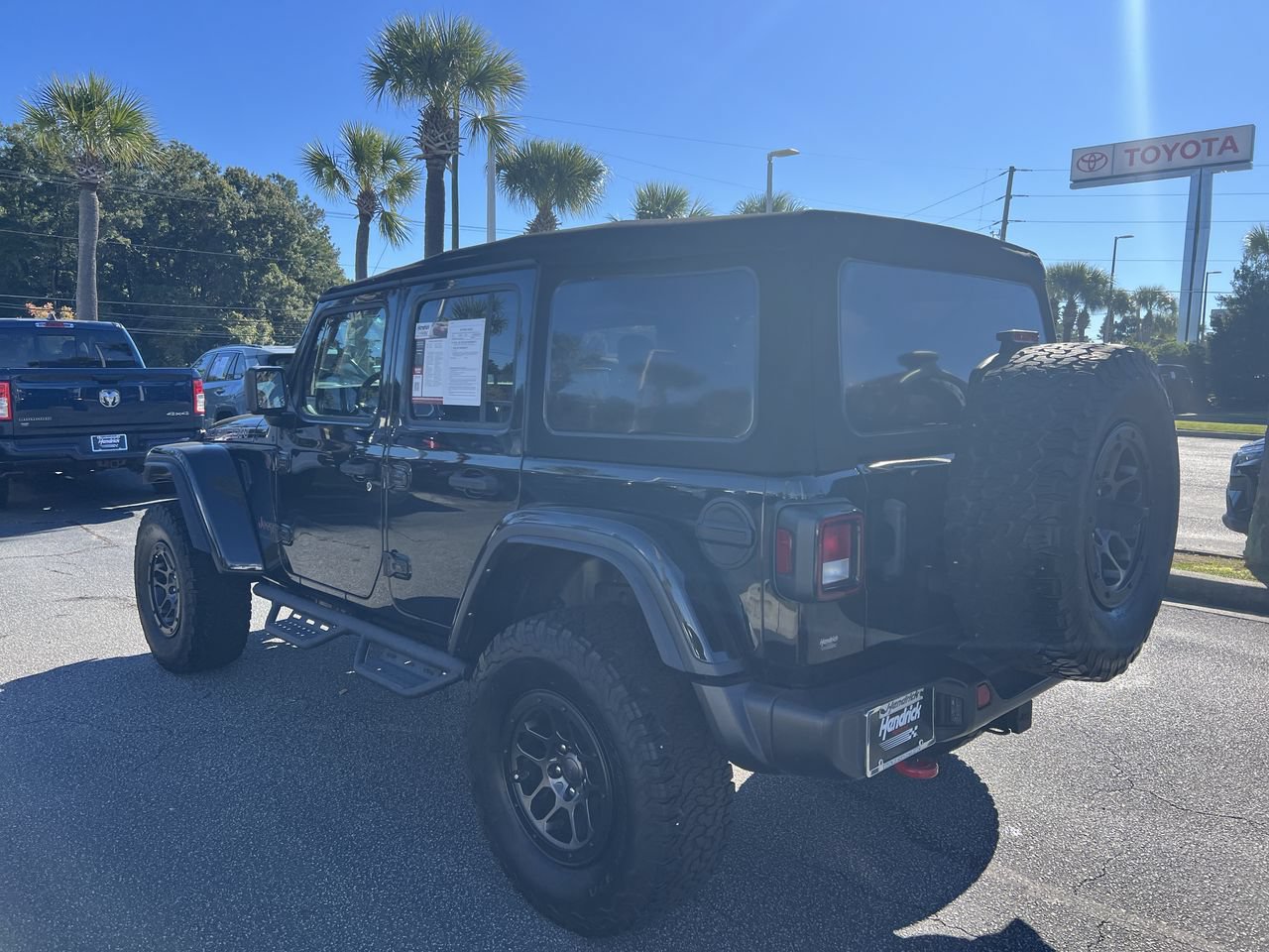 Used 2023 Jeep Wrangler Unlimited Rubicon w/ Xtreme 35 Tire Package AWD/4WD image 8