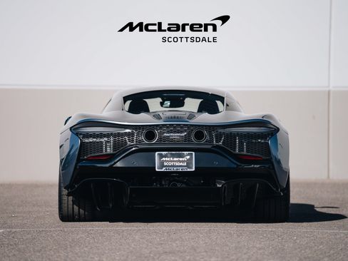 Used 2023 McLaren Artura RWD image 8