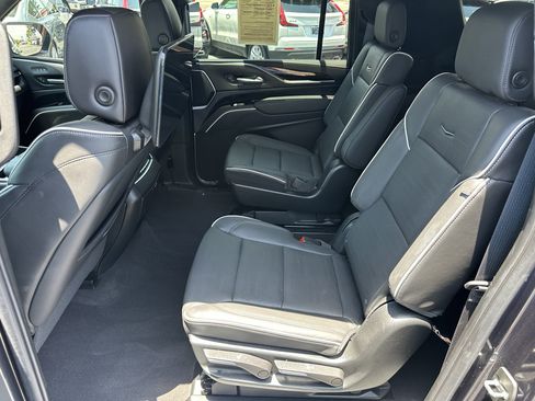 Used 2023 Cadillac Escalade ESV Premium Luxury AWD/4WD image 17