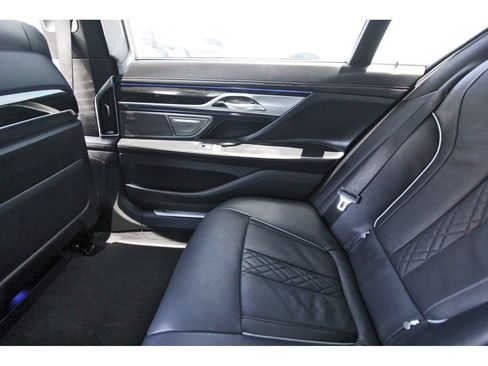 Used 2022 BMW 750i xDrive w/ Executive Package AWD/4WD image 12