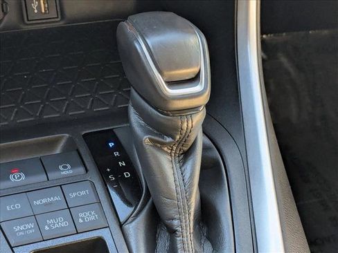 Used 2023 Toyota RAV4 XLE Premium image 12