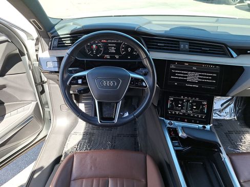 Used 2024 Audi Q8 e-tron Premium Plus image 16
