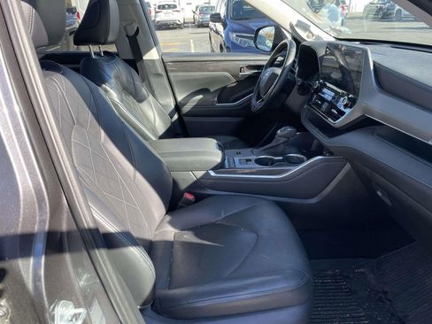 Used 2021 Toyota Highlander Platinum image 46