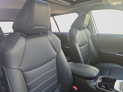 Used 2025 Toyota RAV4 XLE Premium FWD image 18