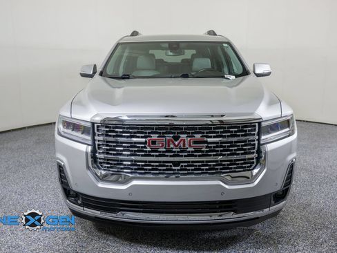 Used 2020 GMC Acadia SLT w/ LPO, Cargo Package AWD/4WD image 3