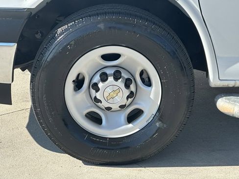 Certified 2024 Chevrolet Express 2500 w/ Driver Convenience Package image 11