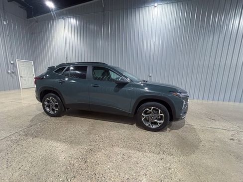 Used 2025 Chevrolet Trax LT w/ Driver Confidence Package image 5