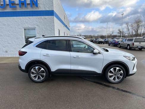 Used 2025 Ford Escape Platinum image 10