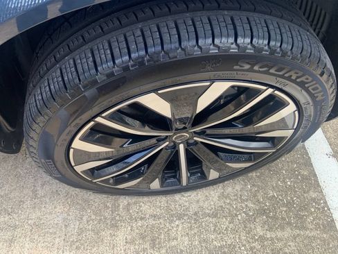Certified 2025 Volvo XC90 B5 Core AWD/4WD image 13