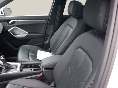 Used 2025 Audi Q3 2.0T Premium image 12