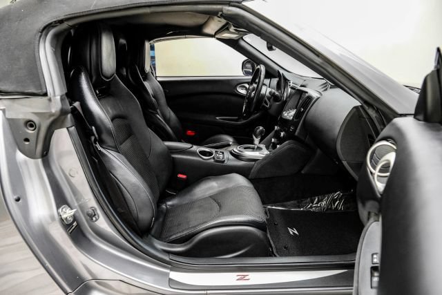 Used 2016 Nissan 370Z Touring Sport RWD image 38