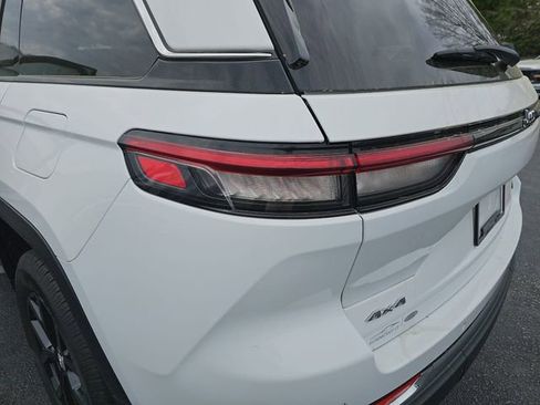 Used 2024 Jeep Grand Cherokee Limited image 38