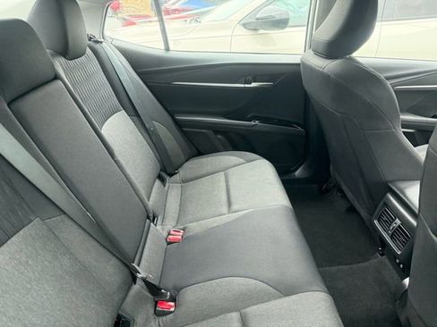 Used 2025 Toyota Camry LE image 5