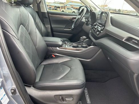 Used 2021 Toyota Highlander Platinum image 31