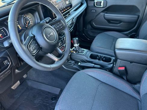 Certified 2025 Jeep Gladiator Rubicon w/ Safety Group image 9