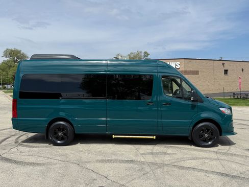 Used 2024 Mercedes-Benz Sprinter 2500 image 9