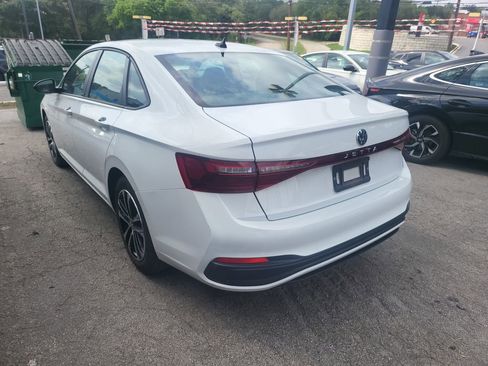 Used 2025 Volkswagen Jetta Sport image 4