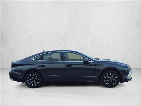 Used 2025 Hyundai Sonata SEL FWD image 2