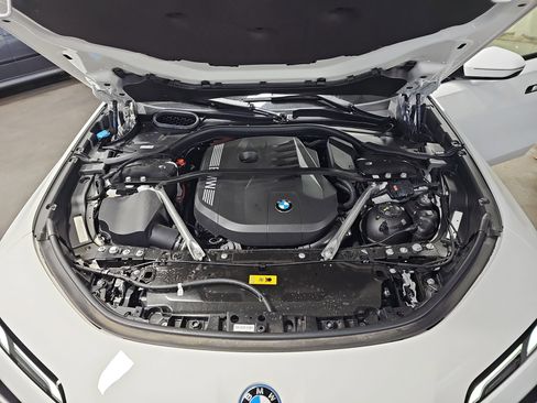 Certified 2025 BMW 750e xDrive image 33