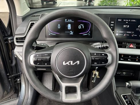 Used 2025 Kia Sportage LX FWD image 27