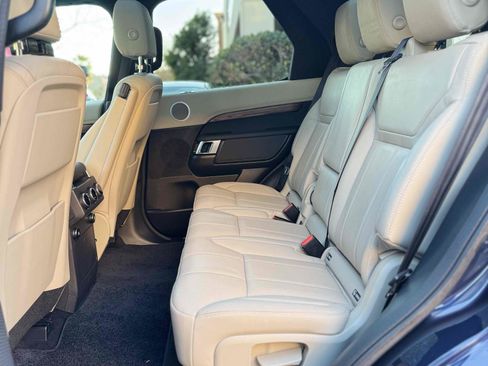 Used 2019 Land Rover Discovery HSE image 27