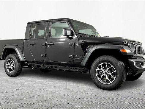 New 2025 Jeep Gladiator Sport image 3