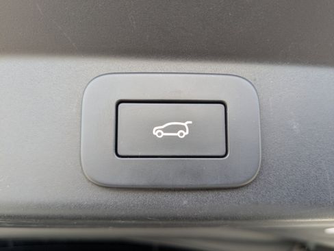 Used 2024 Land Rover Range Rover Sport SE image 13