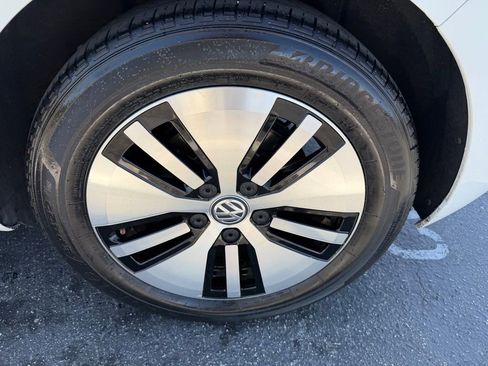 Used 2016 Volkswagen e-Golf SEL Premium image 13