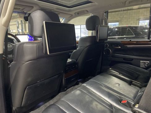 Used 2017 Lexus LX 570 4WD w/ Luxury Package image 4