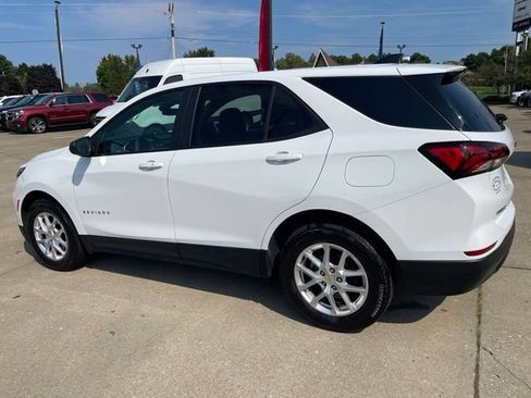 Used 2022 Chevrolet Equinox LS w/ LS Convenience Package AWD/4WD image 4