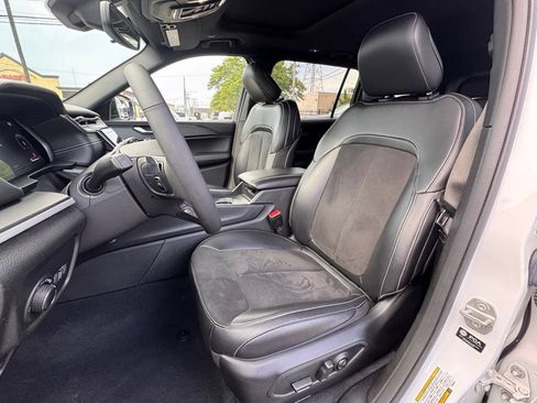 Used 2023 Jeep Grand Cherokee L Altitude AWD/4WD image 13