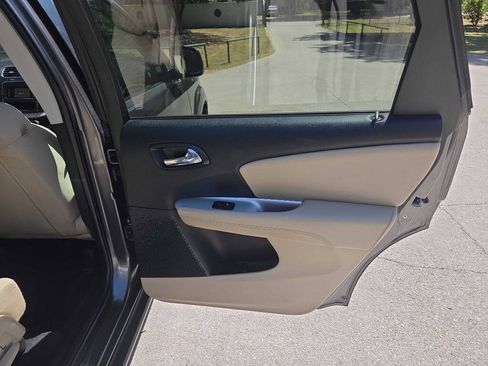 Used 2016 Dodge Journey SE w/ Flexible Seating Group FWD image 23