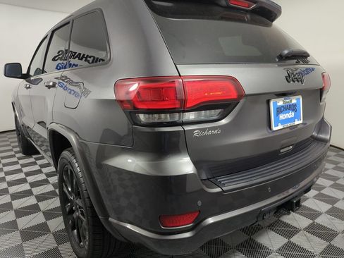Used 2021 Jeep Grand Cherokee Laredo X RWD image 2