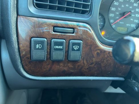 Used 2000 Subaru Outback Limited image 23