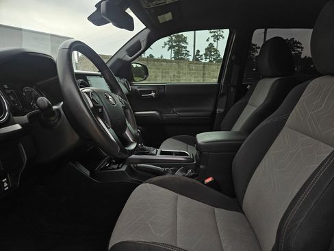 Used 2023 Toyota Tacoma TRD Sport image 9