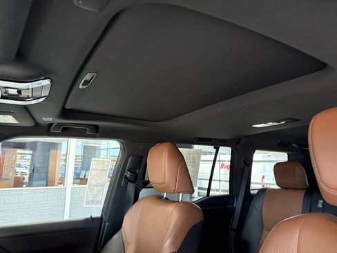 Used 2024 Lexus GX 550 w/ Accessory Package (Z1) AWD/4WD image 18